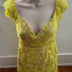 L'ATISTE by Amy Vibrant Yellow Lace bodycon lined mini Dress, size S boho party